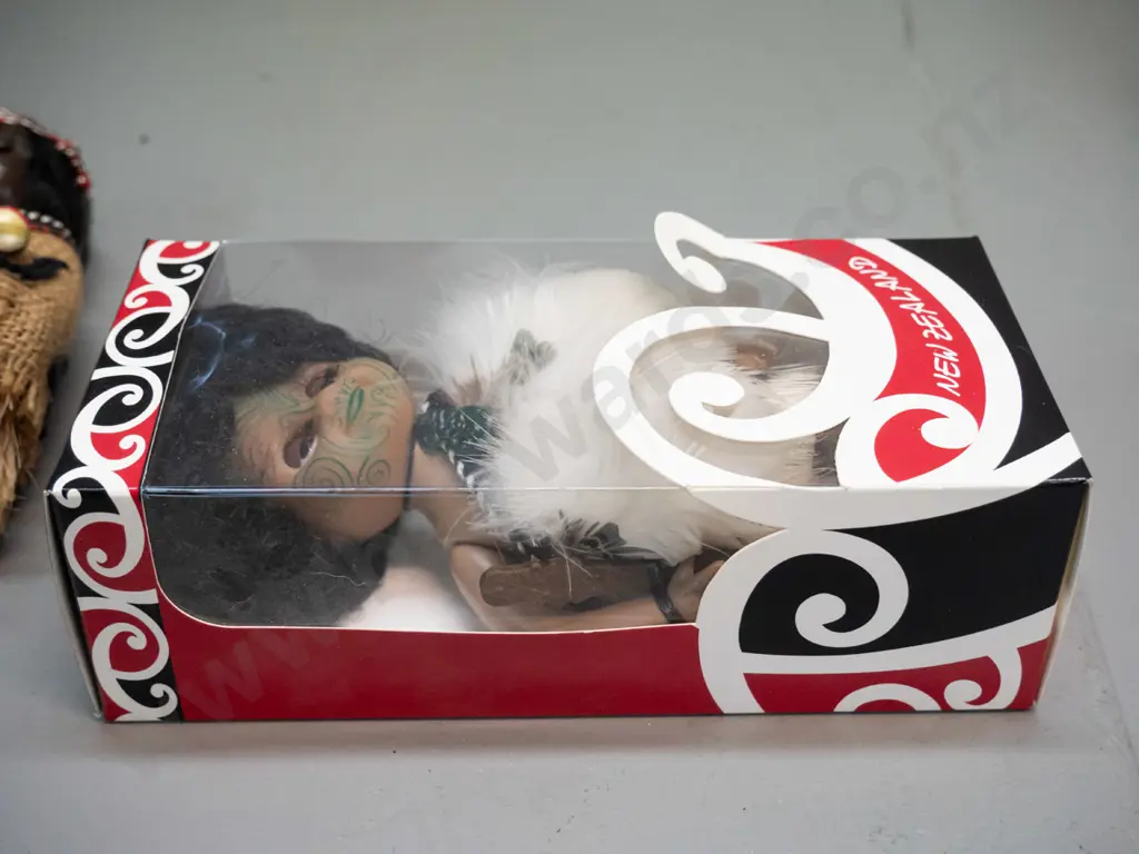 4 small plastic souvenir dolls in traditional Maori dress including Parr's doll in original box H-180 W-90 Image 1++
