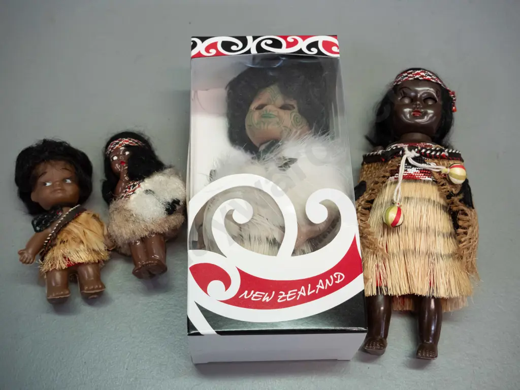 4 small plastic souvenir dolls in traditional Maori dress including Parr's doll in original box H-180 W-90 Image 1++