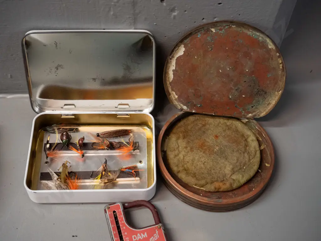 vintage fly fishing items - metal fly tins and a leather pouch with contents, DAM Fish-o-mat combination scale / Image 1++