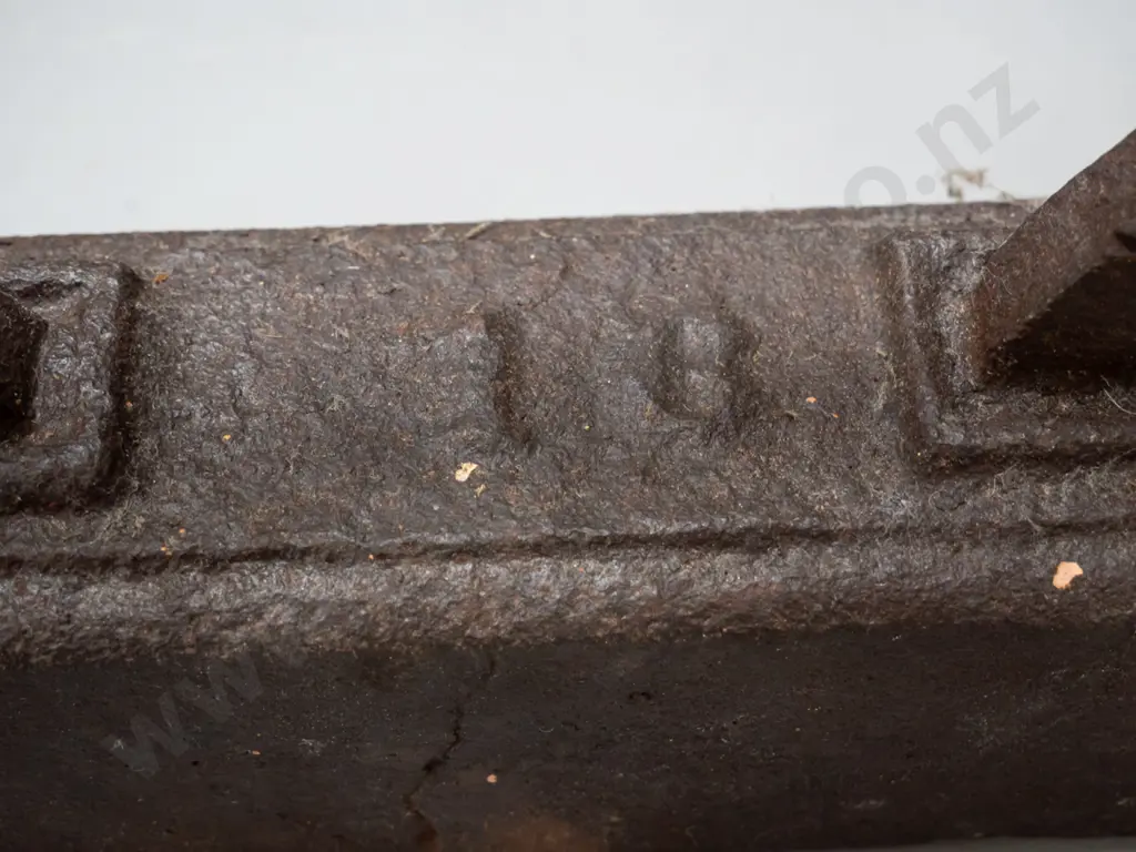 vintage heavy sad iron with twist forged handle - casting fault or mark to side H-160 L-250 Image 1++