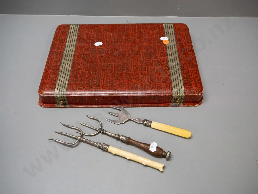 vintage cased fish set with faux bone handles and 3 vintage forks, 2 with bone handles - some wear to case W-335 D-240 Image 1++
