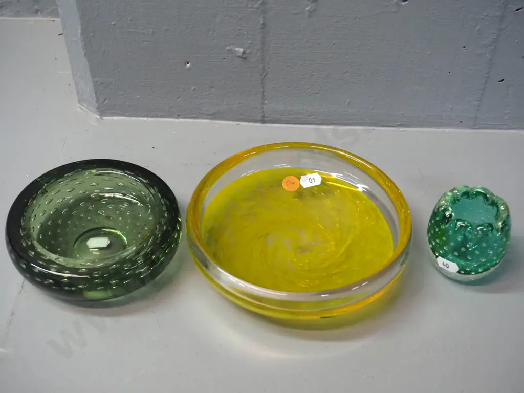 3 pieces of art glass - small vase and 2 dishes, 2 are bubble glass, yellow swirl dish is Diameter 170 Image 1++