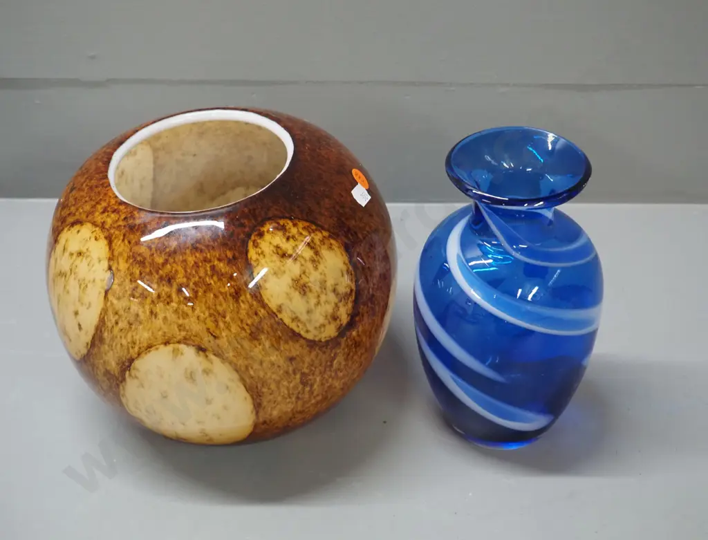 2 art glass vases - amber stipple over white interior H-180 D-200 and a blue swirl pattern H-190 Image 1++