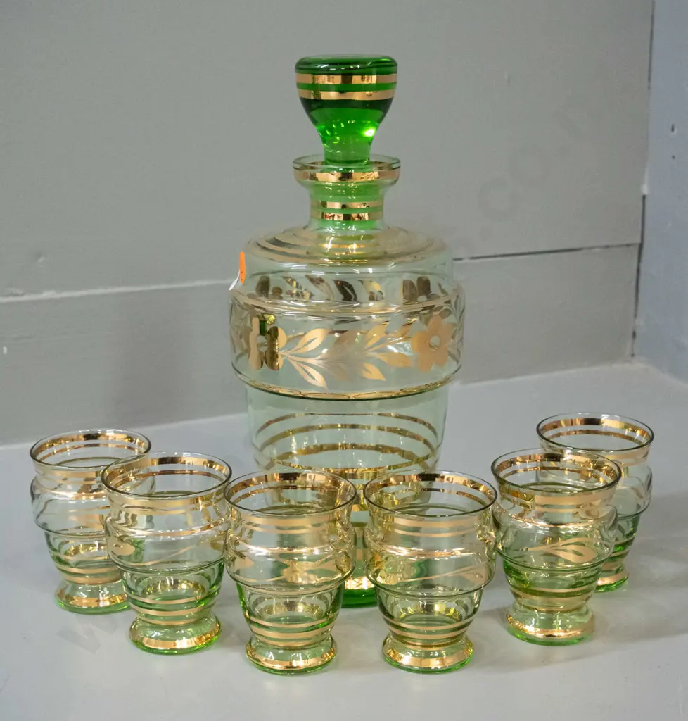 retro green glass gilt decorated liqueur set with stoppered decanter and 6 glasses H-245 Image 1++
