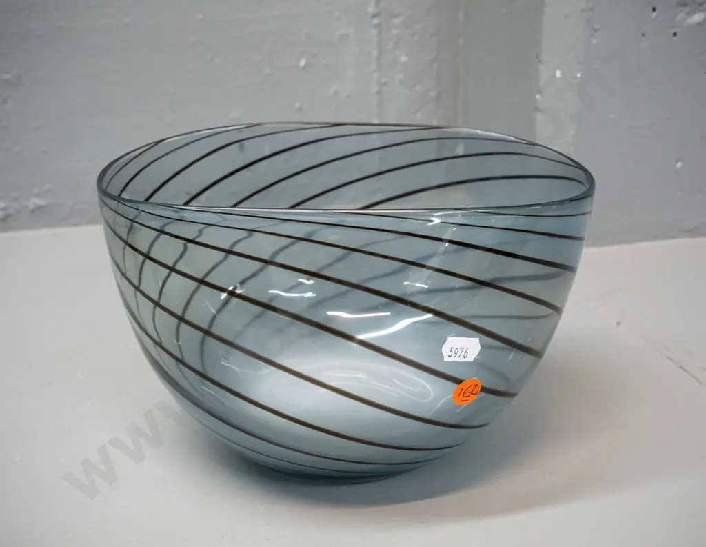 oval art glass bowl - smokey blue and grey swirl pattern H-150 L-235 Image 1++
