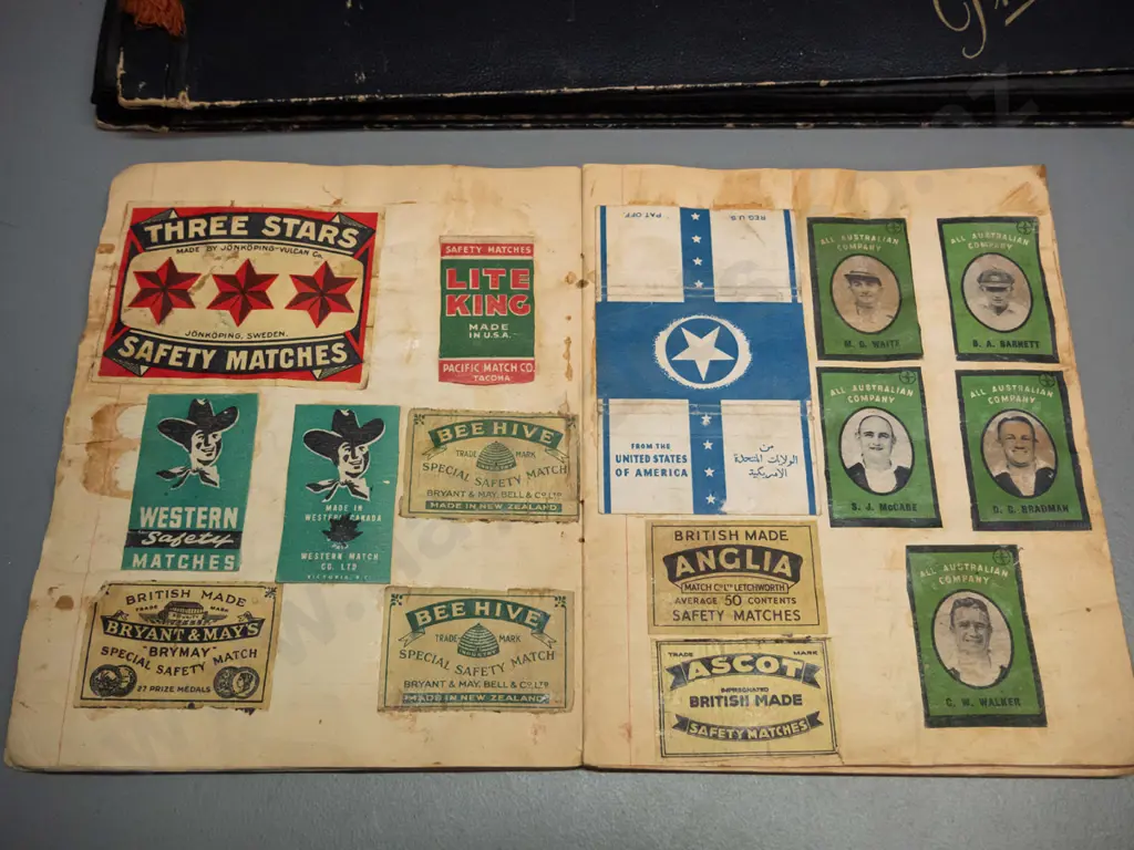 2 albums of pasted in matchbox labels and photographs of matchbox collectors, overall age wear - larger one H-260 W-390 Image 1++