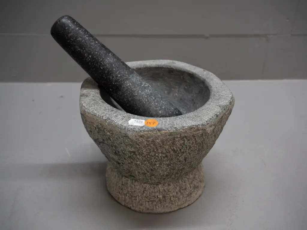 coarse finish granite hexagonal shaped mortar and pestle H-140 D-180 Image 1++