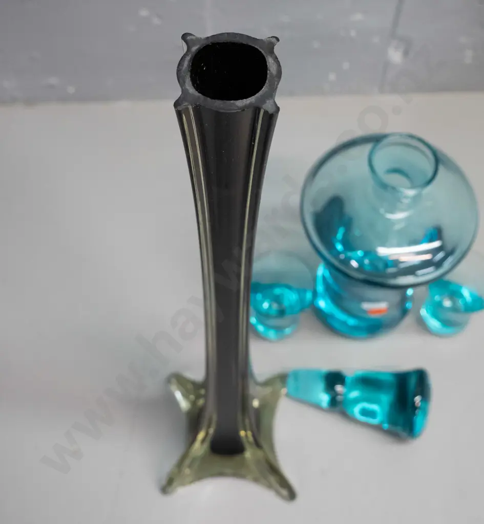 art glass aqua blue heavy-base decanter with 2 liqueur glasses and a retro tall tapered green / black vase H-400 Image 1++