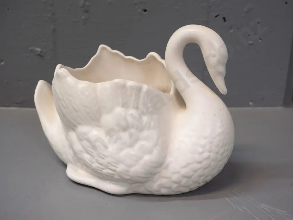 medium size cream glaze swan vase marked Made In England and M/S H-155 L-200 Image 1++