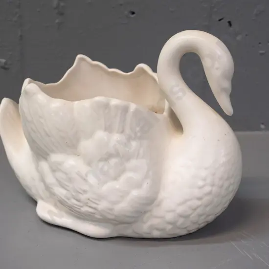 medium size cream glaze swan vase marked Made In England and M/S H-155 L-200
