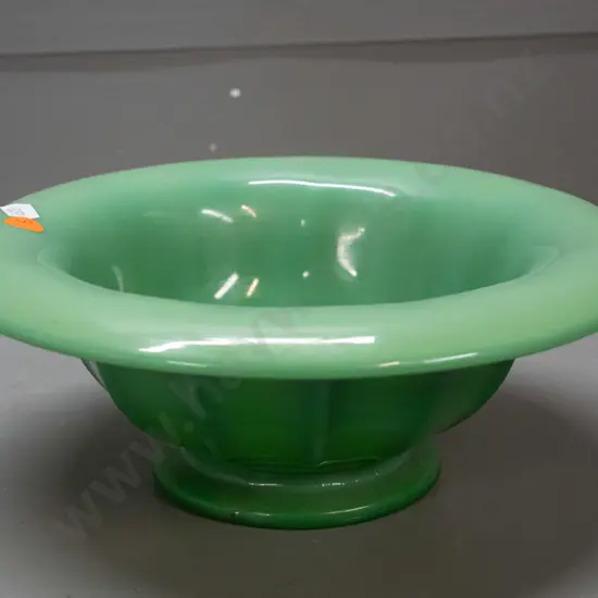 vintage green milk glass footed bowl with rolled edge H-90 D-240