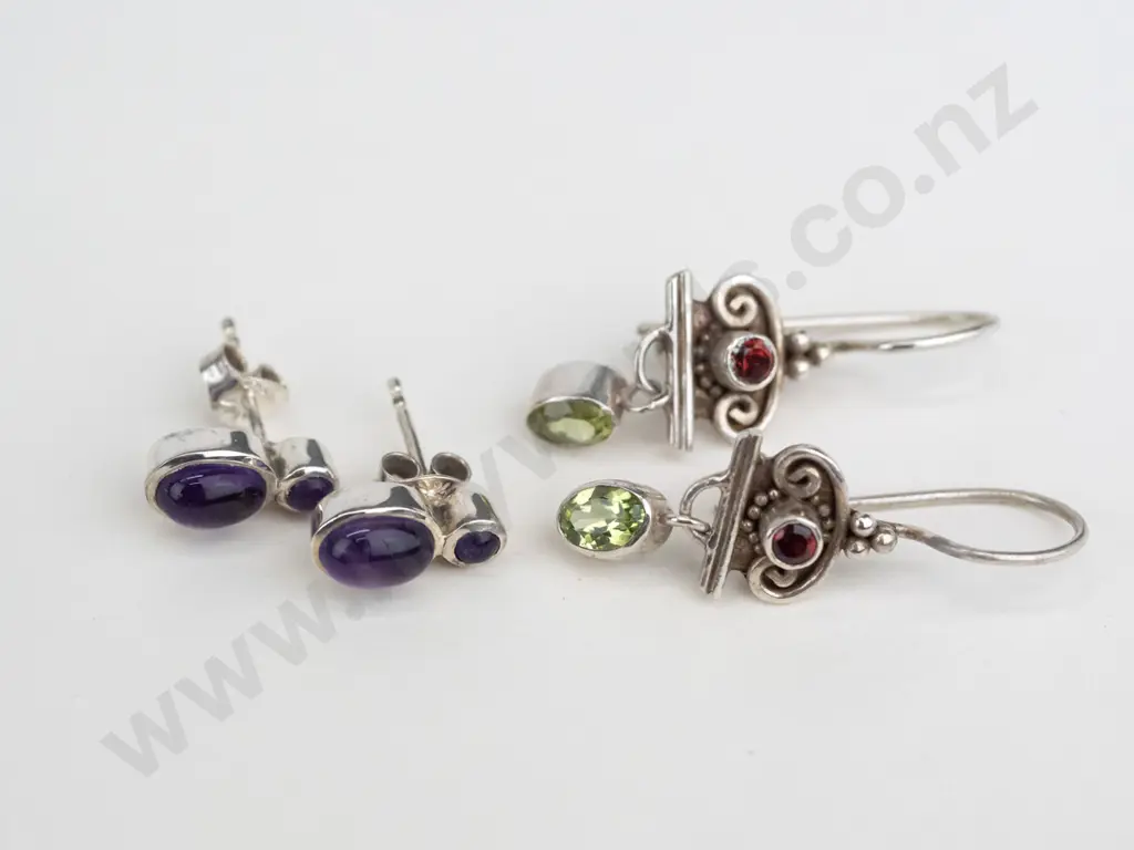 2 pairs silver earrings Image 1++