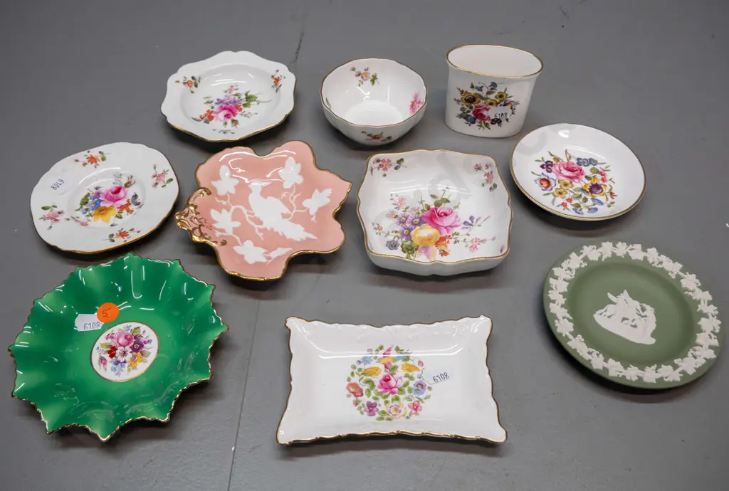 8 assorted English china pin dishes, a Crown Derby sugar bowl and Royal Worcester small vase H-65 Image 1++
