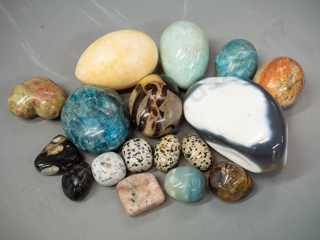 assorted polished semi-precious stone and mineral specimens - some egg shaped, heart, etc - largest is L-100 Image 1++