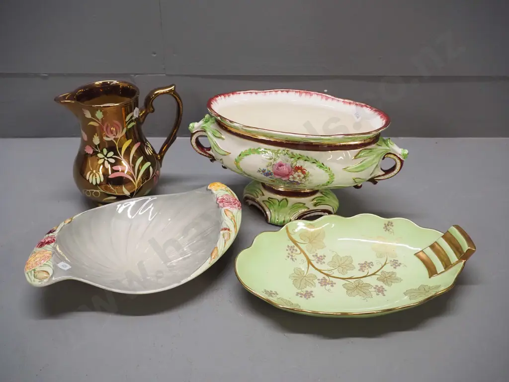 4 pieces of English porcelain - Wedgwood floral double handled pedestal trough vase, Carlton Ware dish, Shorter & Son Image 1++