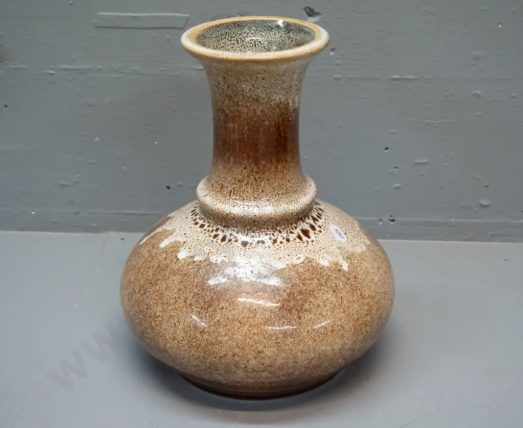 large pottery vase marked Claycraft / Air Hitam Johore (Malaysia?) H-260 D-210 Image 1++
