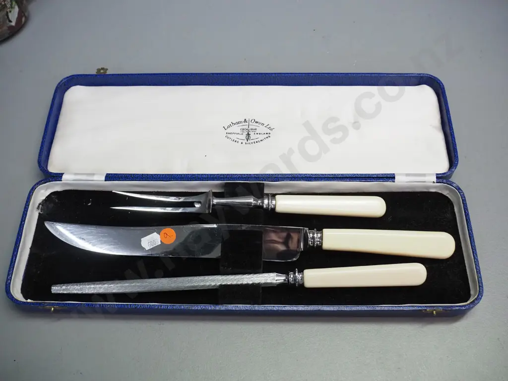 vintage Latham & Owen Sheffield cased bone-handled carving set - case L-400 W-130 Image 1++