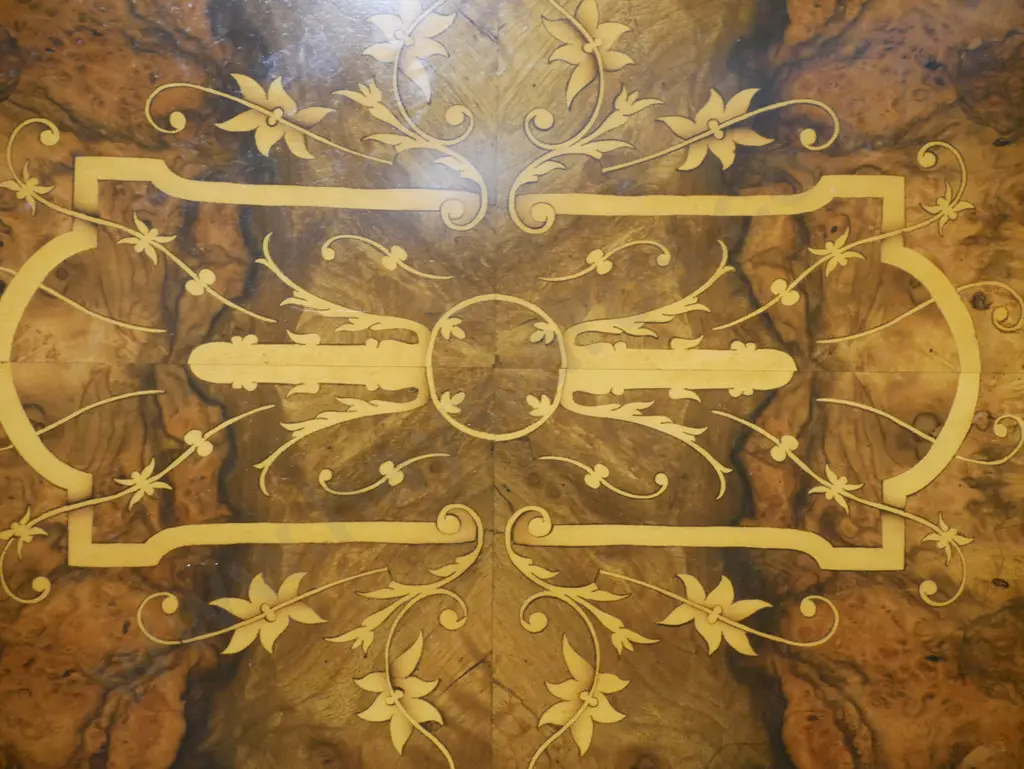 Victorian walnut loo table w/ cross-banded & inlaid boxwood & mixed timber top, shaped and carved edge, on 4-point Image 1++