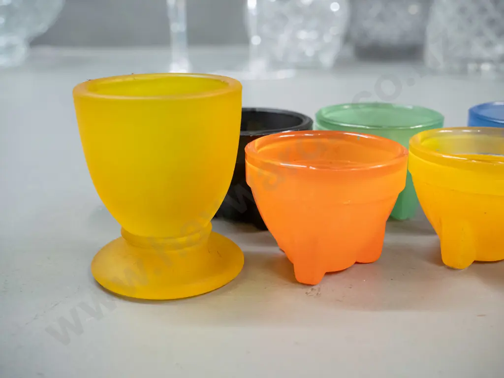 8 vintage moulded glass egg cups - 7 same shape in assorted colours and a slightly larger frosted yellow H-60 Image 1++