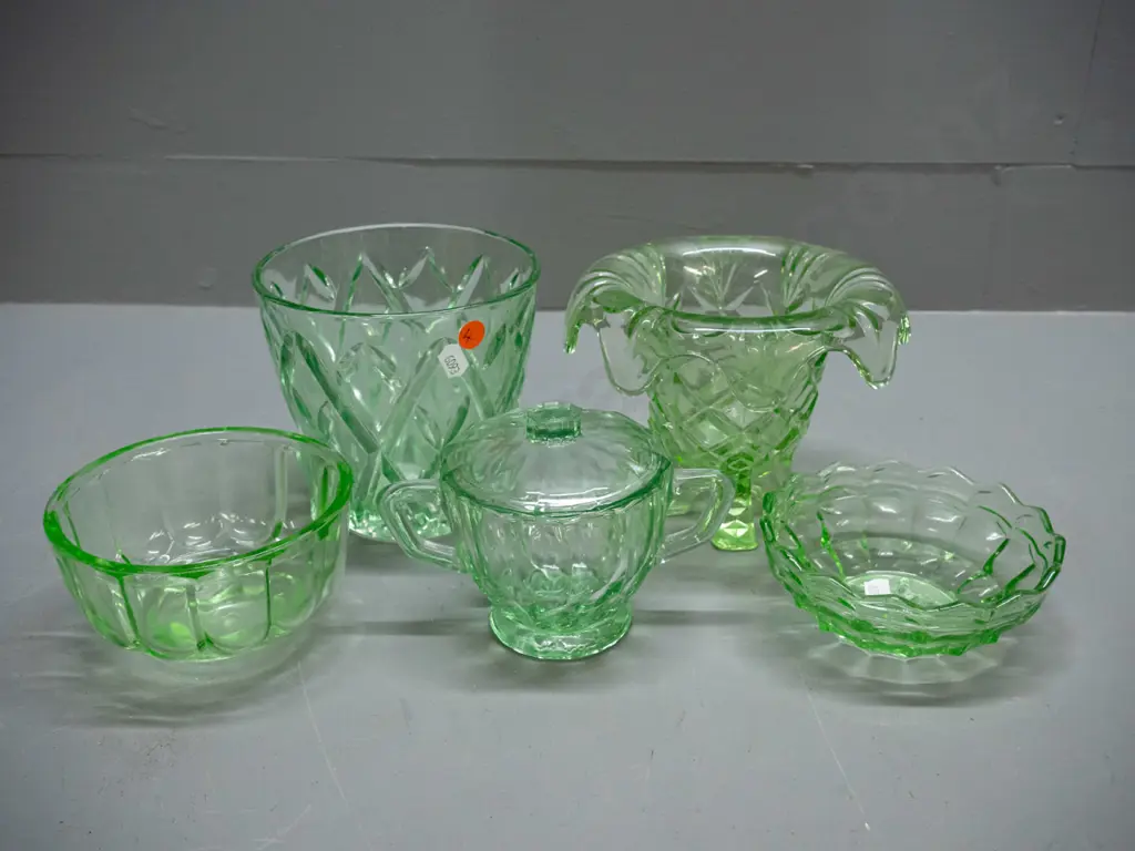 5 pieces of green depression glass - 2 flower vases, 2 dishes and a lidded sugar bowl. Larger vase is H-130 D-135 Image 1++