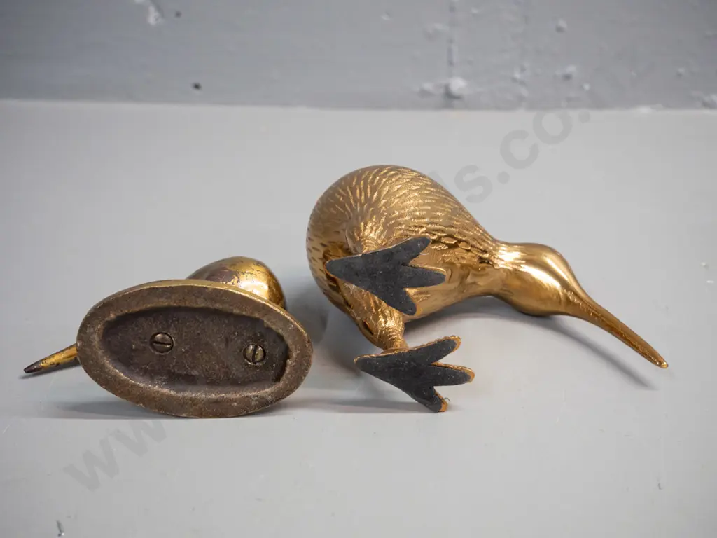 2 cast brass kiwi bird figurines - larger one is H-120 L-140 Image 1++