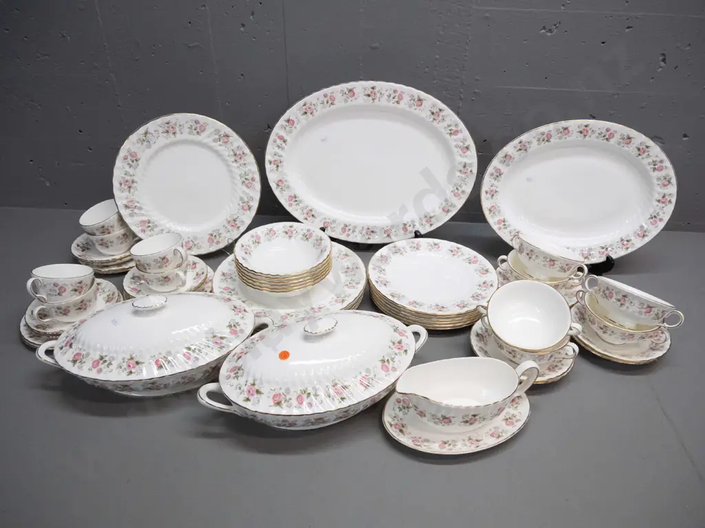 Minton Spring Bouquet 6-place dinner set with 2 oval ashetts, 2 lidded vegetable dishes, soups, gravy boat & saucer etc. Image 1++