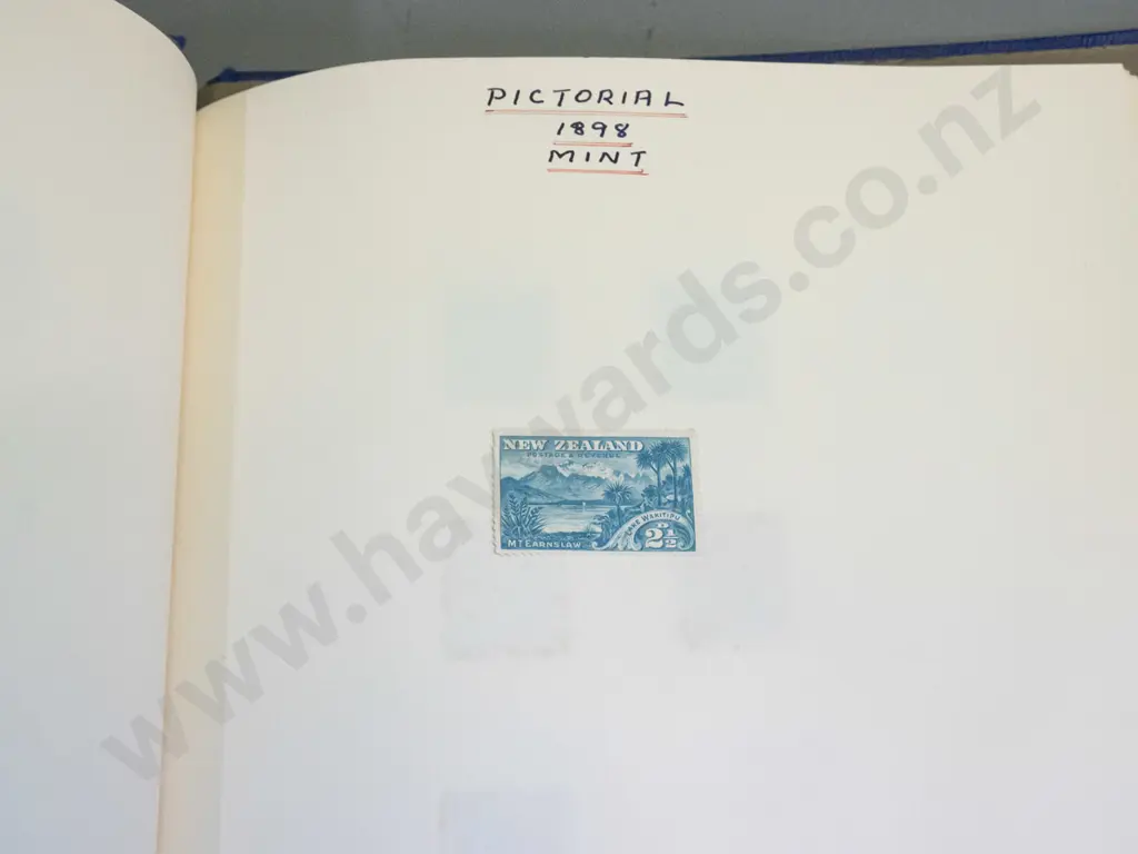 stamp album with mainly New Zealand contents - 1874 thru 1950s Image 1++