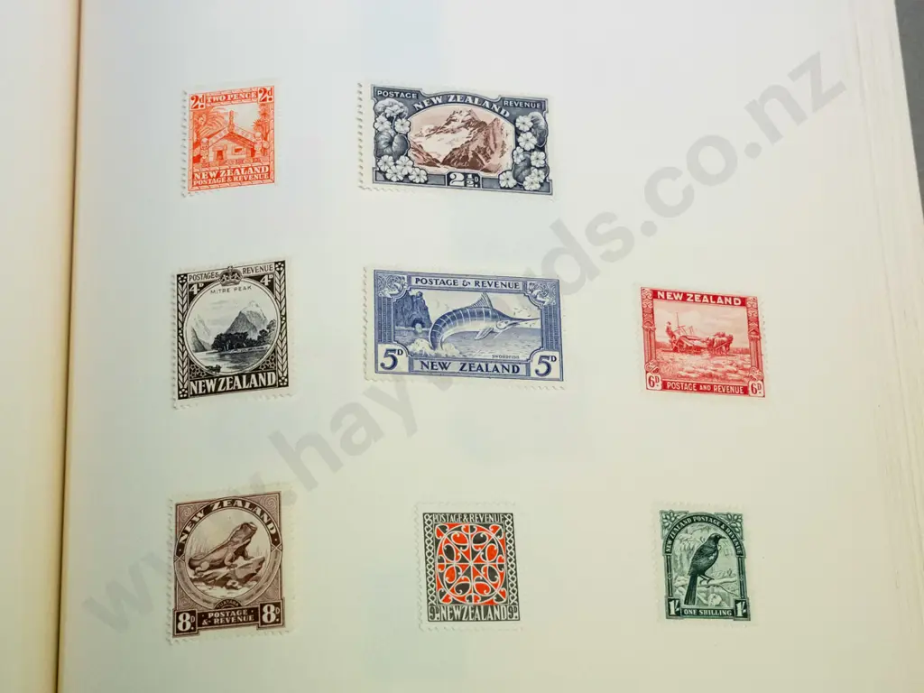 stamp album with mainly New Zealand contents - 1874 thru 1950s Image 1++