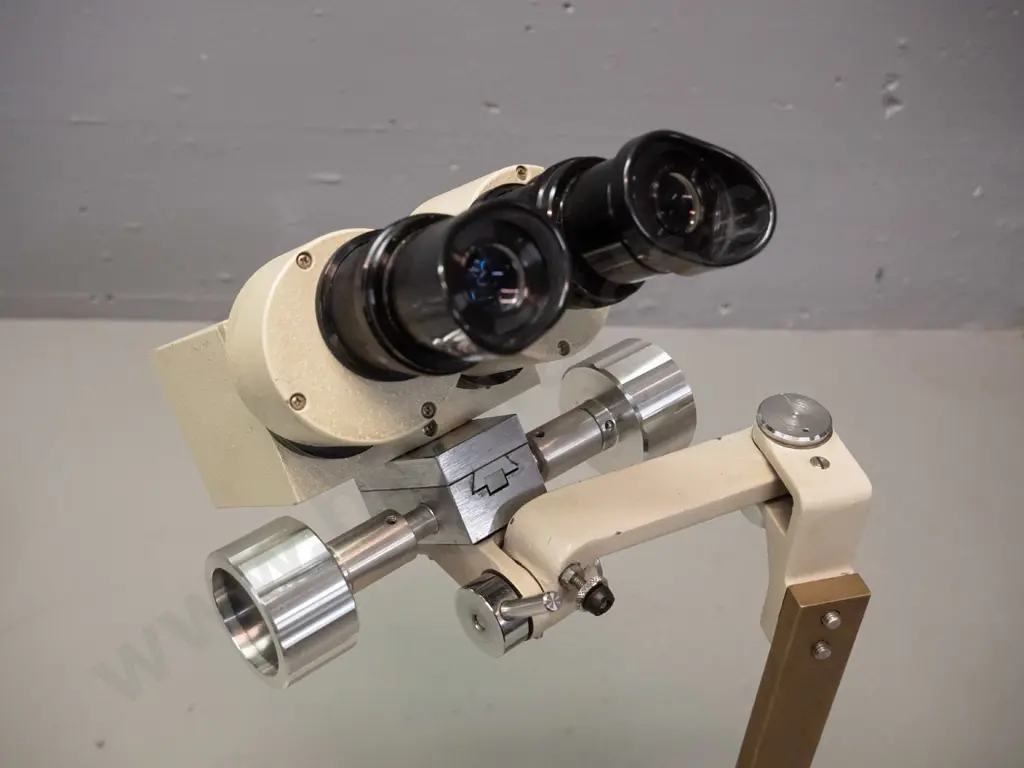 stereo microscope fitted to cast metal base marked G.F. Palmer London H-420 Image 1++