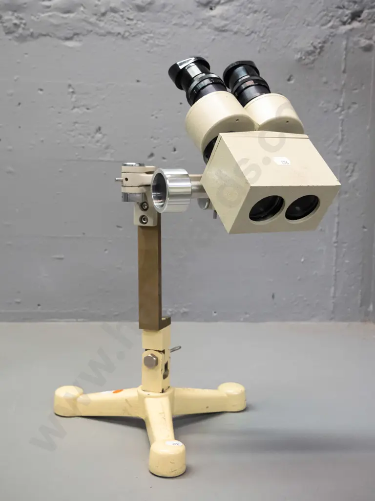 stereo microscope fitted to cast metal base marked G.F. Palmer London H-420 Image 1++