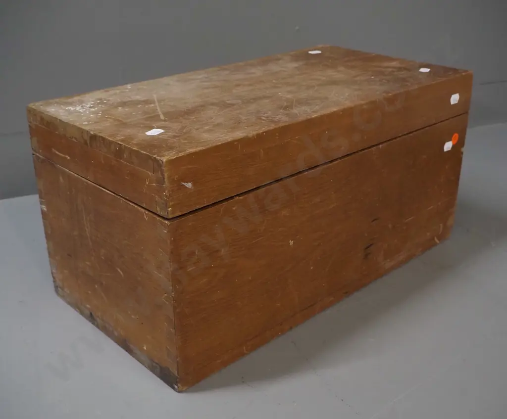 wooden chest and small segmented tray of vintage Meccano pieces in very play-worn condition. Chest H-230 W-460 D-235 Image 1++