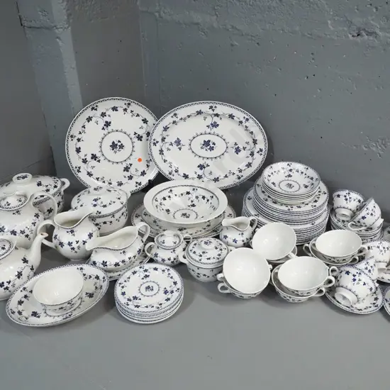 large Royal Doulton "Yorktown" pattern 8-place dinner set including coffee and tea pots, large serving platter D-330,