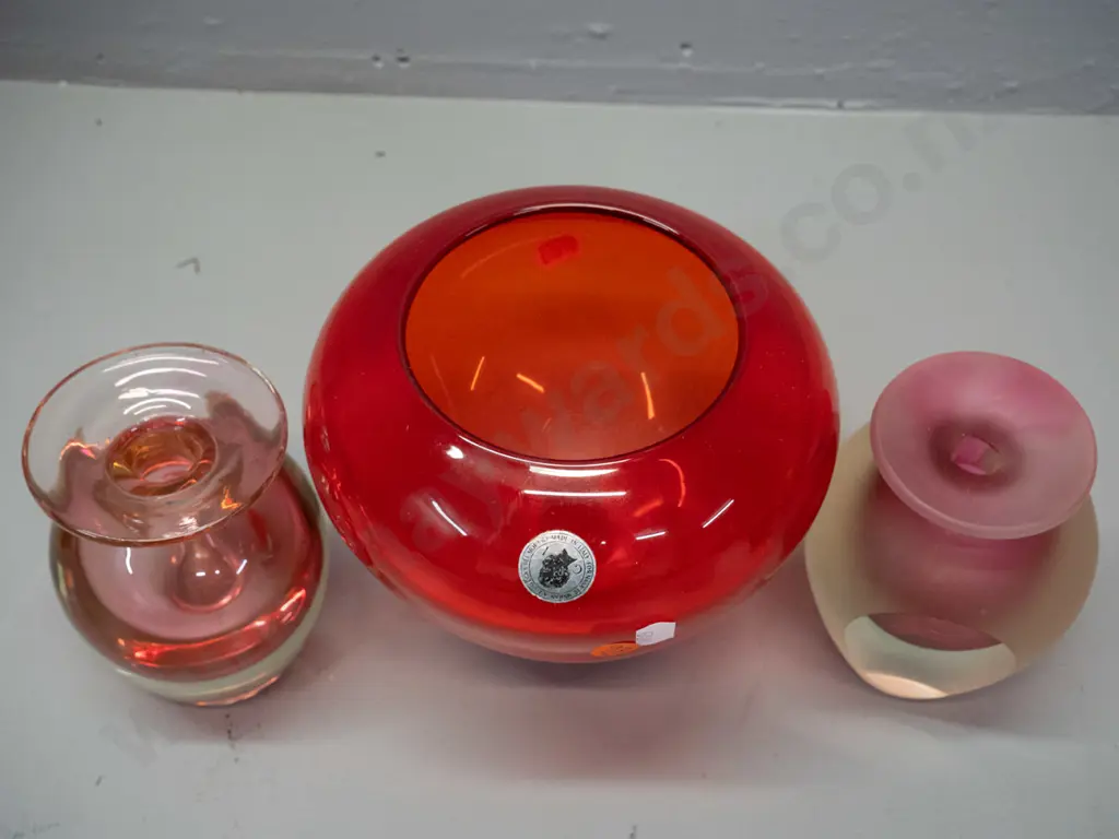 3 art glass vases - Italian Murano red with narrow clear base w/label H-160 & 2 other pinks and clear with flared rims, Image 1++