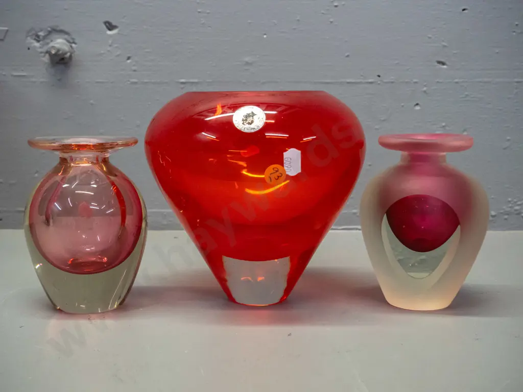 3 art glass vases - Italian Murano red with narrow clear base w/label H-160 & 2 other pinks and clear with flared rims, Image 1++