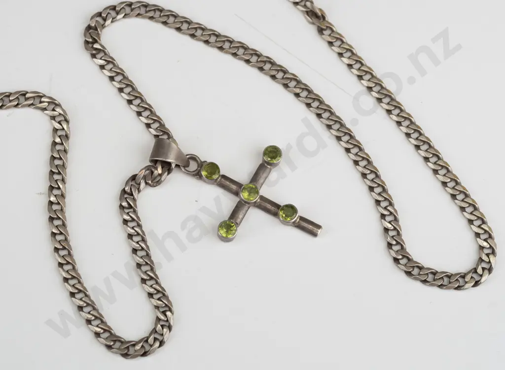 crucifix with green stones on heavy chain marked 925 Image 1++