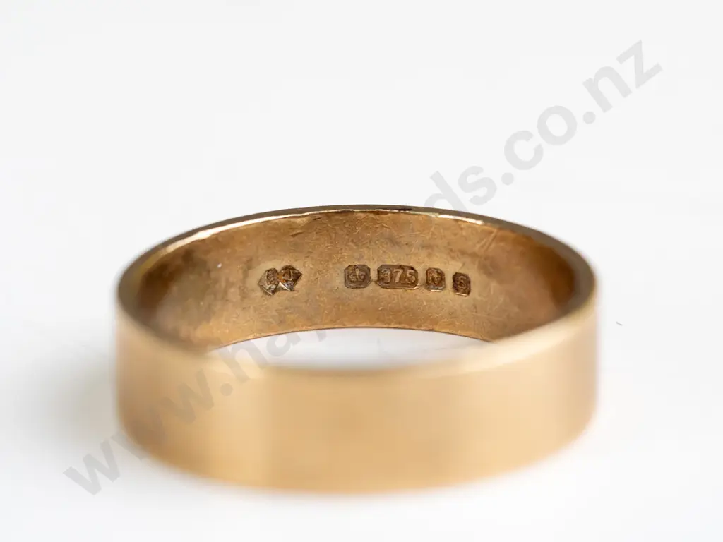 gold wedding band stamped 375 Image 1++