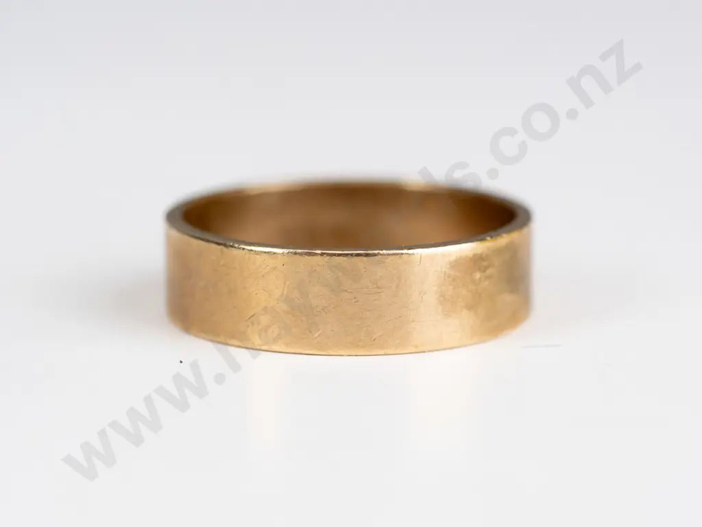 gold wedding band stamped 375 Image 1++