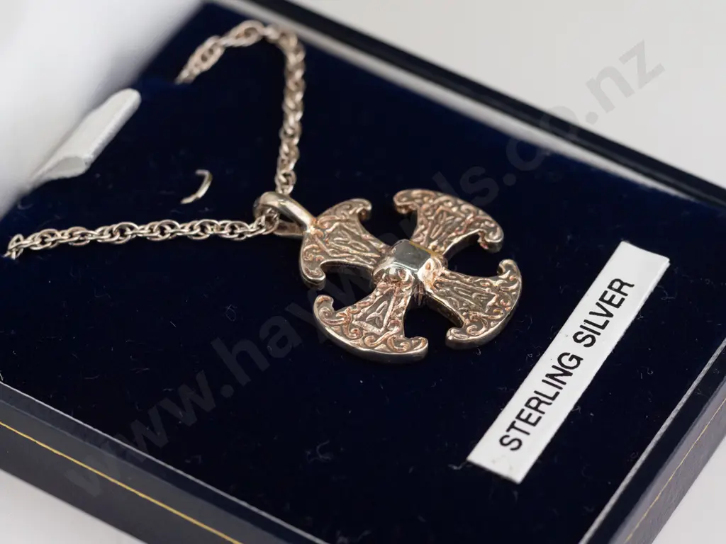 silver necklace stamped 925 Image 1++