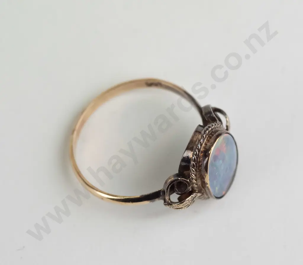 opal ring stamped 9ct - chip to stone Image 1++