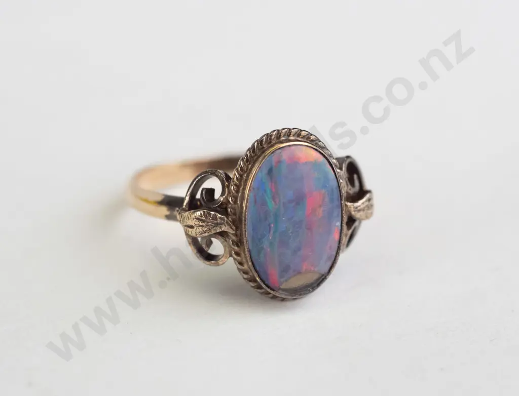 opal ring stamped 9ct - chip to stone Image 1++