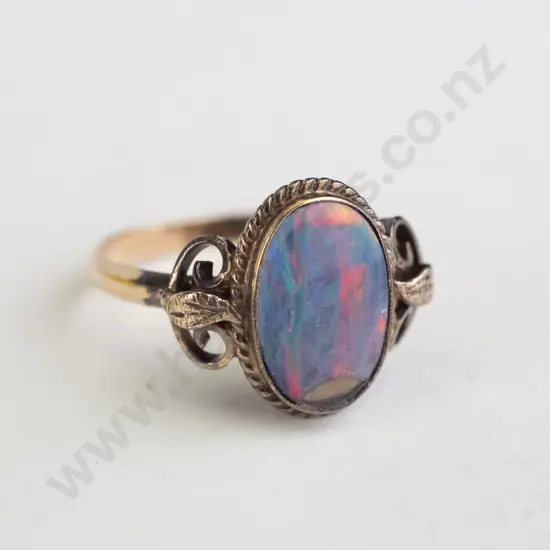 opal ring stamped 9ct - chip to stone