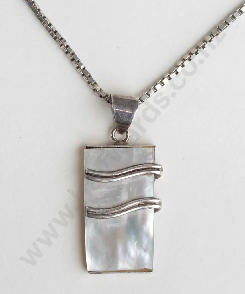 mother of pearl necklace chain stamped 925 Image 1++