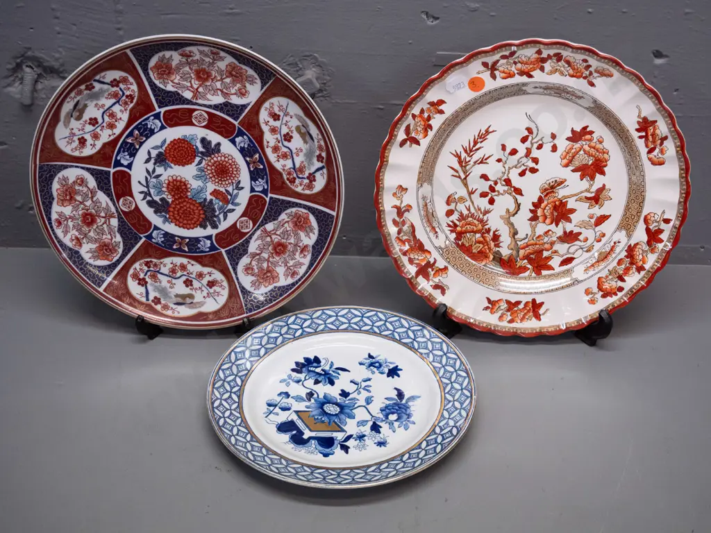 3 cabinet plates - Spode Indian Tree, Bridgwood blue & white asian pattern and an Imari pattern with no maker's marks. Image 1++