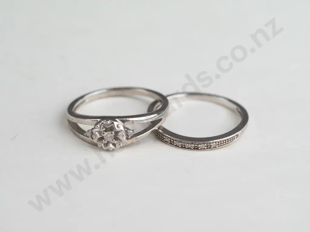 2 silver rings both stamped 925 Image 1++