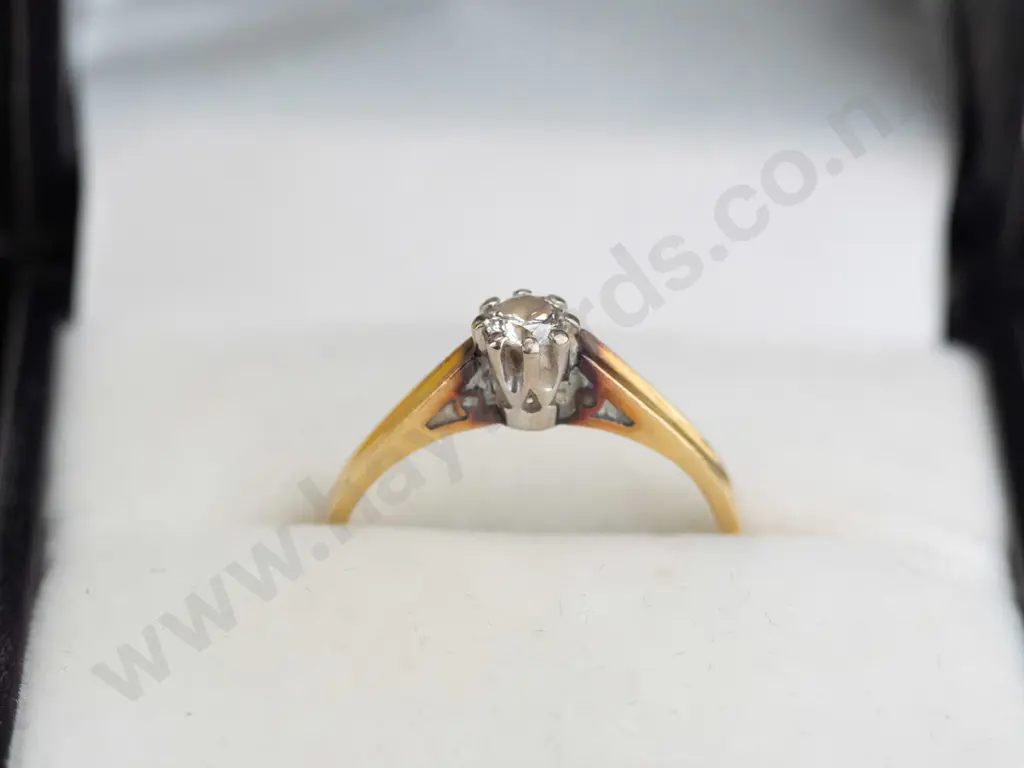 solitare diamond ring stamped 750 Image 1++