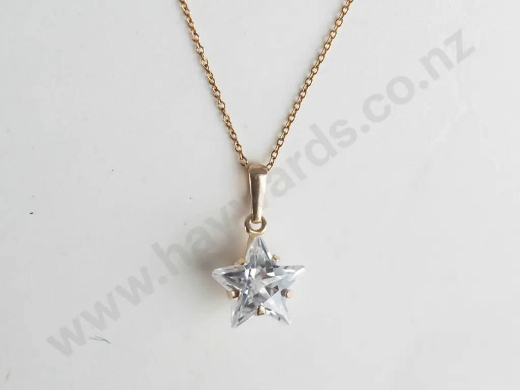star necklace stamped 375 Image 1++