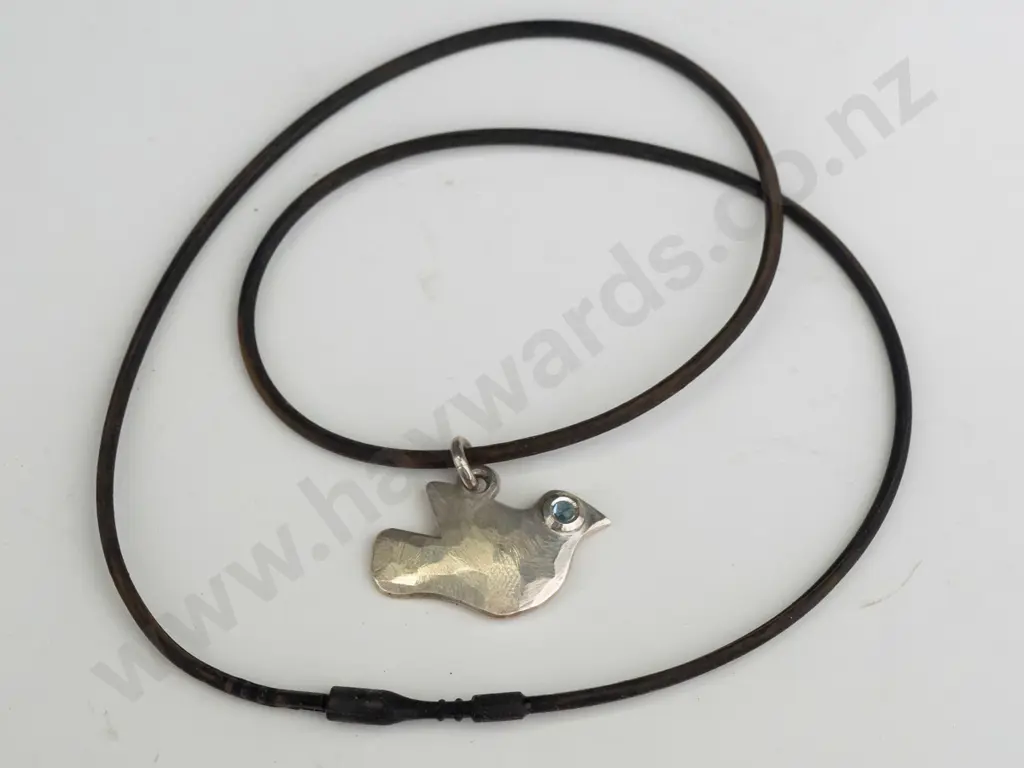 silver bird pendant on black strand stamped stg 925 Image 1++