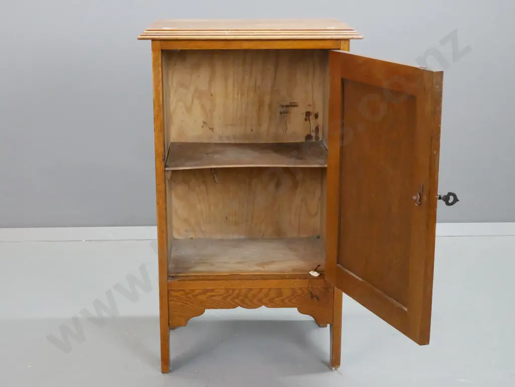 vintage oak single door bedside cabinet w/ metal drop handle - borer to bottom plate, some stains on top surface. H-820 Image 1++