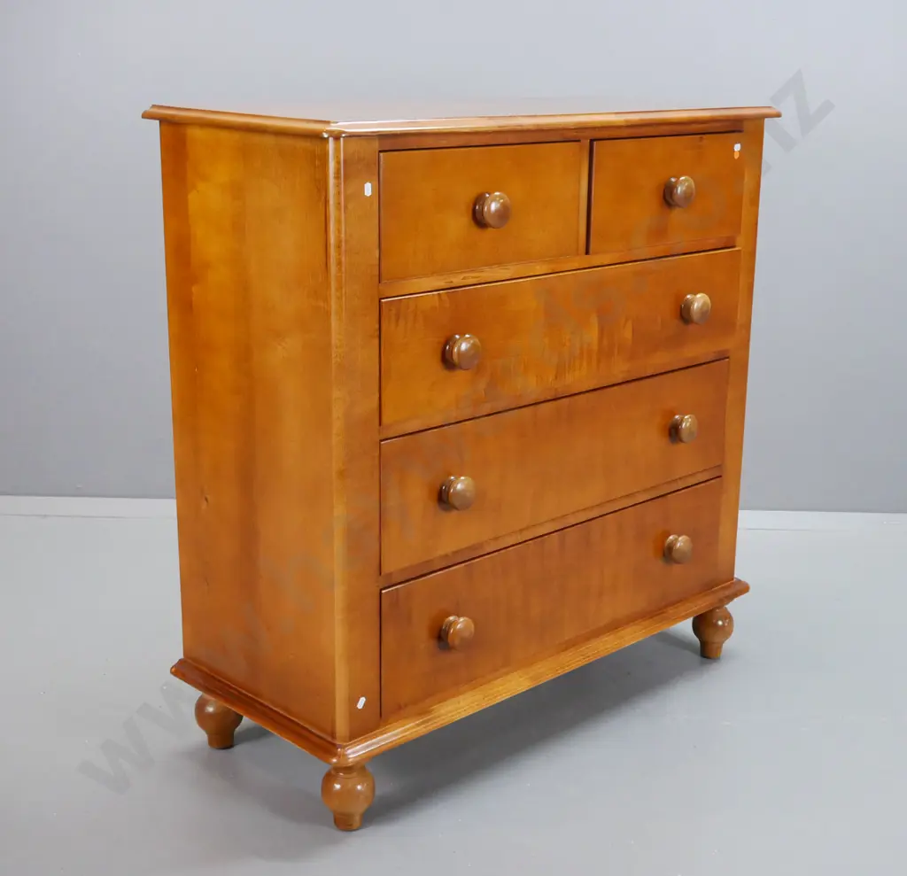 reproduction beech colonial style 5-drawer chest with wooden knobs and turned bun feet. H-1070 W-1050 D-450 Image 1++