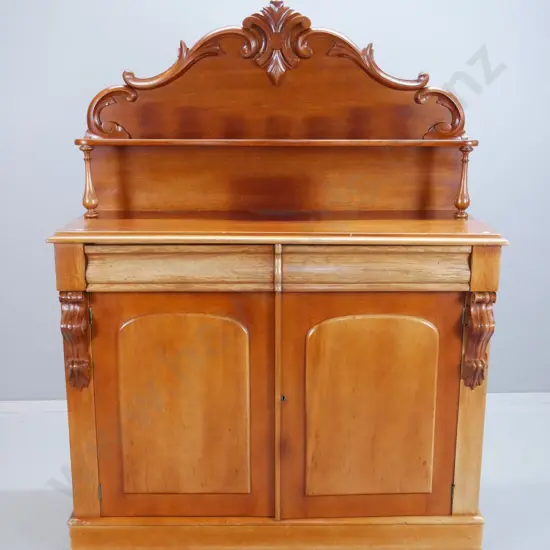 colonial cedar carved-back chiffonier with shaped shelf w/ turned supports, 2 shaped drawers, one fitted, 2 arched panel